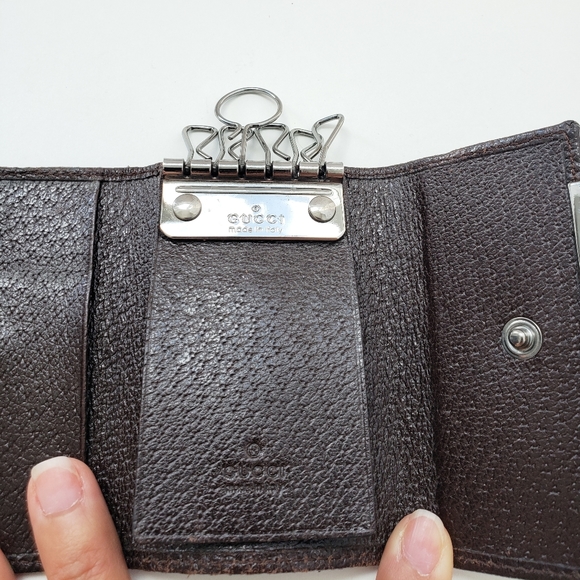 Authentic Gucci GG Tan Canvas Key Holder - Picture 10 of 16